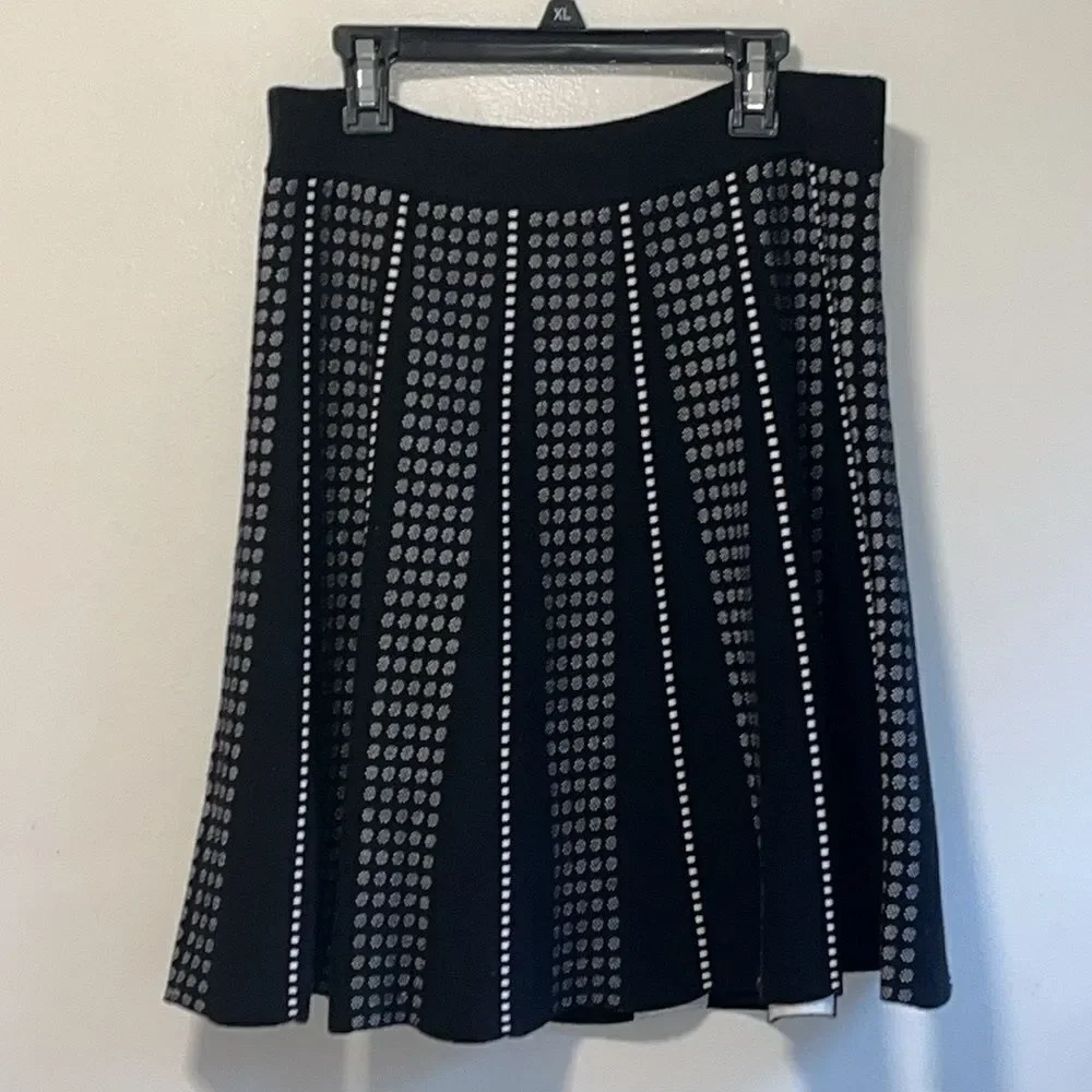 EXCELLENT CONDITION BEAUTIFUL BLACK/WHITE LARGE J. MCLAUGHLIN POLKA DOT SKIRT
